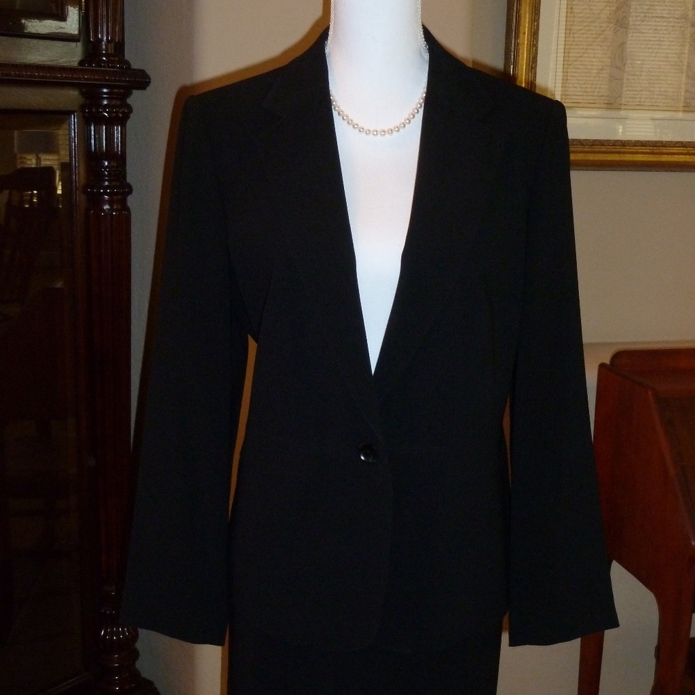 Blazer Jacket Black EUC Quiet Elegance